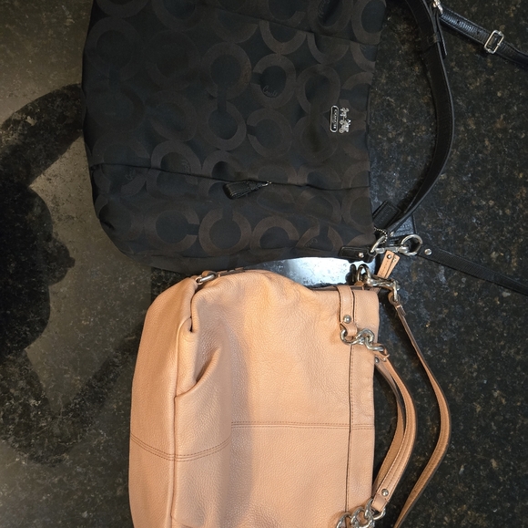 - LOT OF 2 Coach purses - Picture 2 of 12